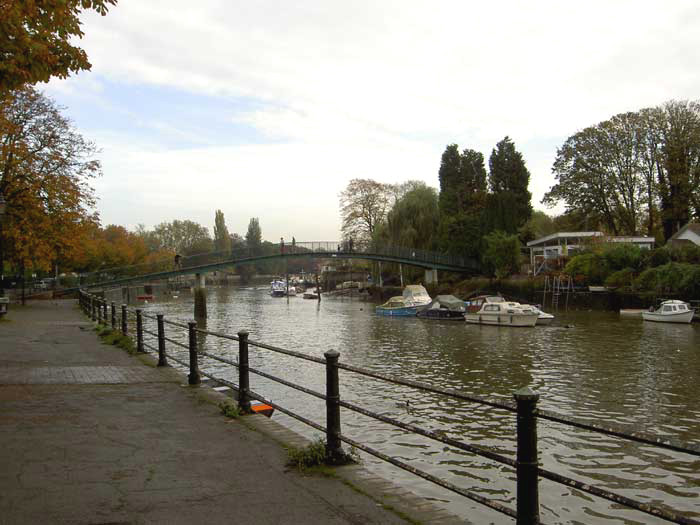The Embankment from in front of the poolsite, and the Eel Pie bridge